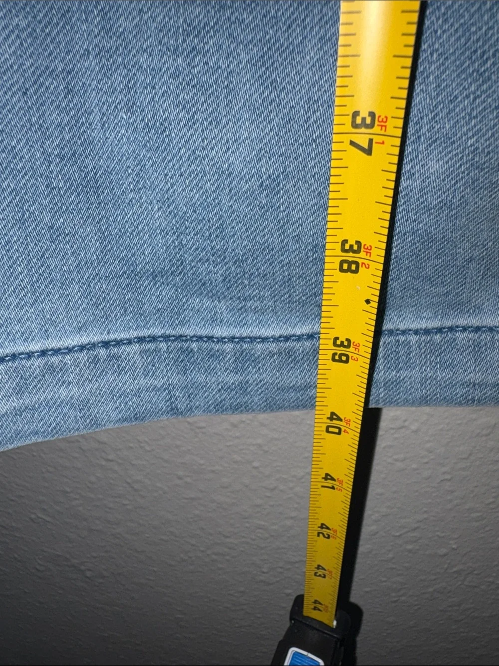 American Eagle Outfitters Light Blue Relaxed Low-Rise Jeans